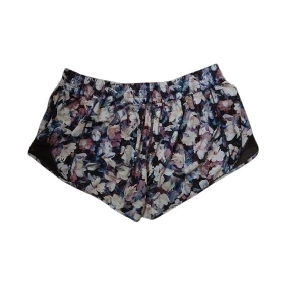 lululemon athletica Hotty Hot Short II *2.5" - Picture 3 of 7